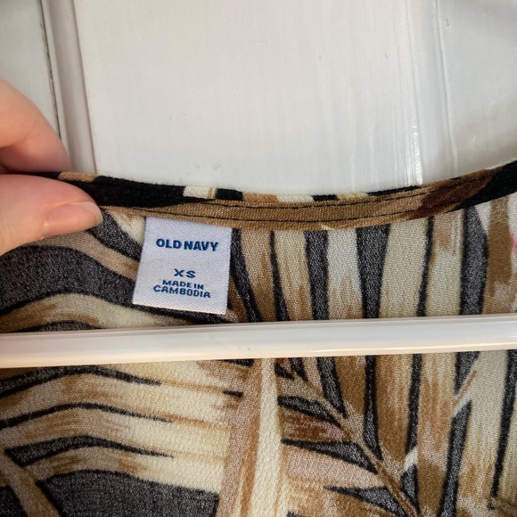 EUC old navy maxi dress. Lower in the back, cute for spring into fall Smoke free - Picture 2 of 3